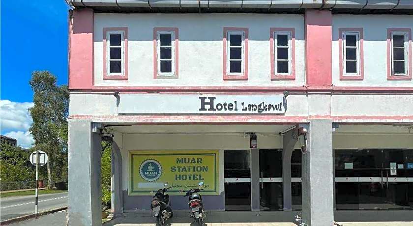 OYO 90324 Muar Station Hotel