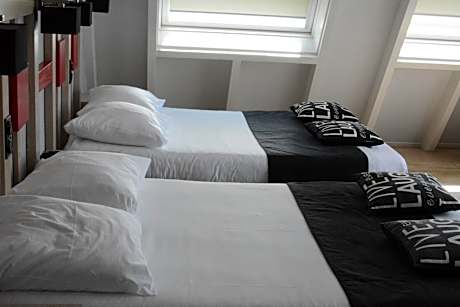 Family Room (2 Adults + 1 Child)