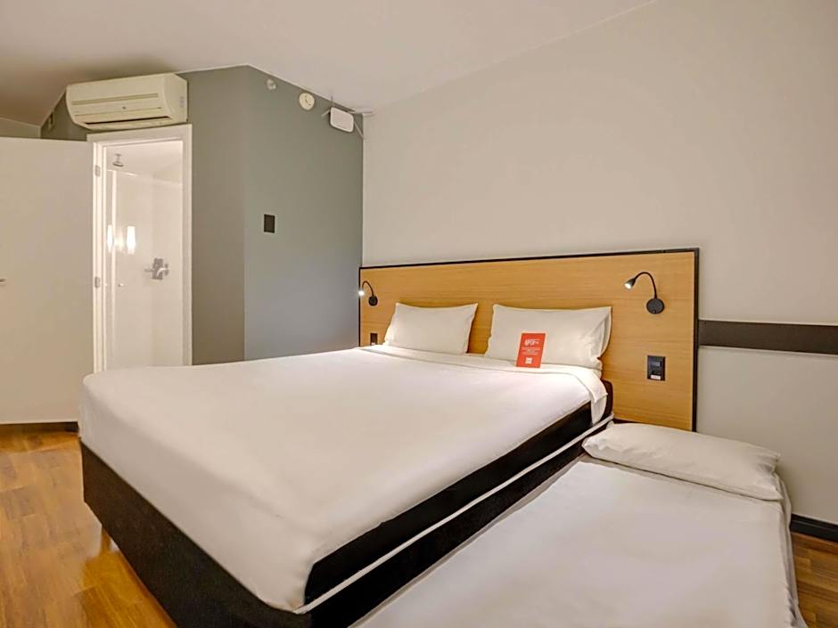 Ibis Vitoria Praia de Camburi