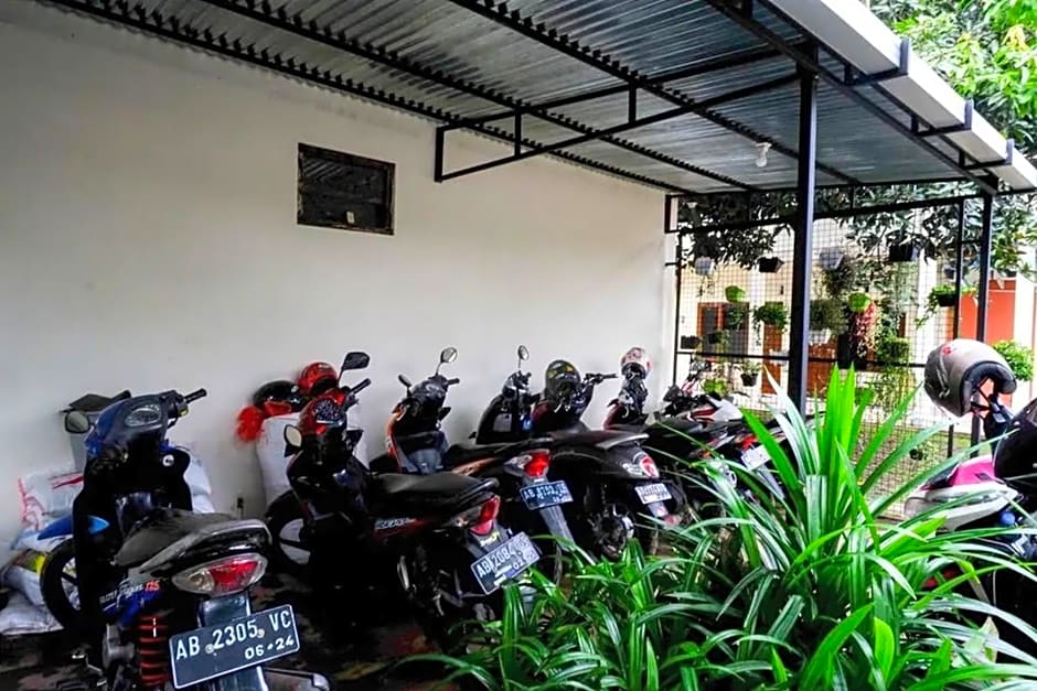 Teratai Guesthouse Mitra RedDoorz near Tugu Yogyakarta