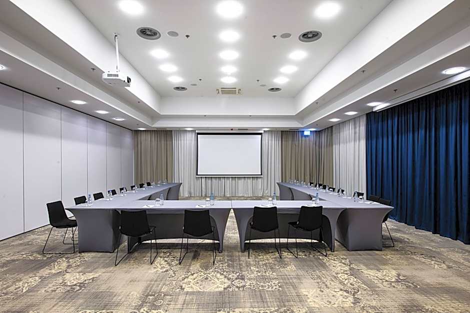 Courtyard by Marriott Warsaw Airport