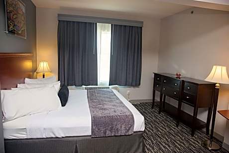 Two-Bedrooms King Suite