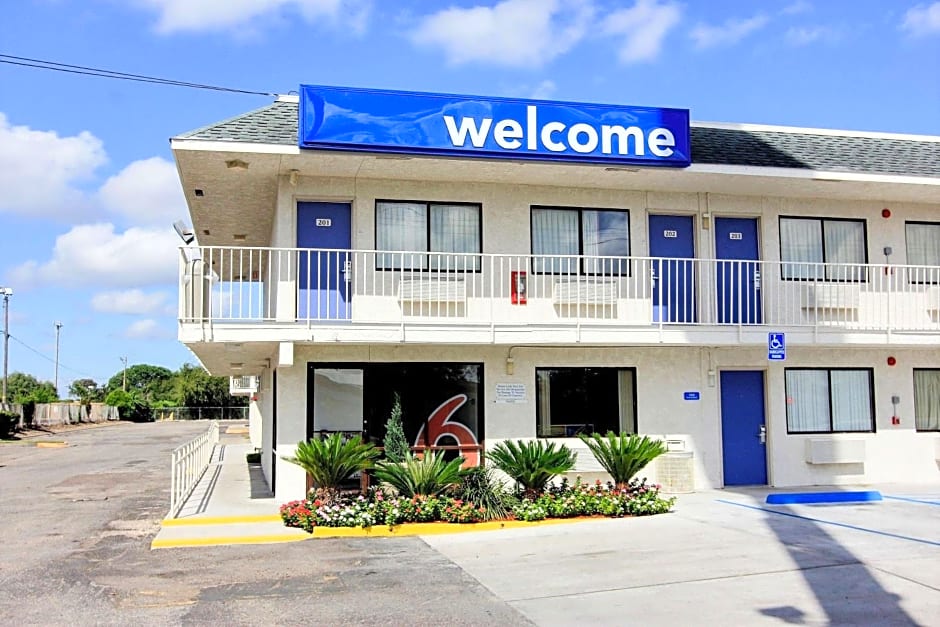 Motel 6-Kingsville, TX