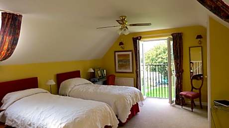 Superior Twin Room with Garden View