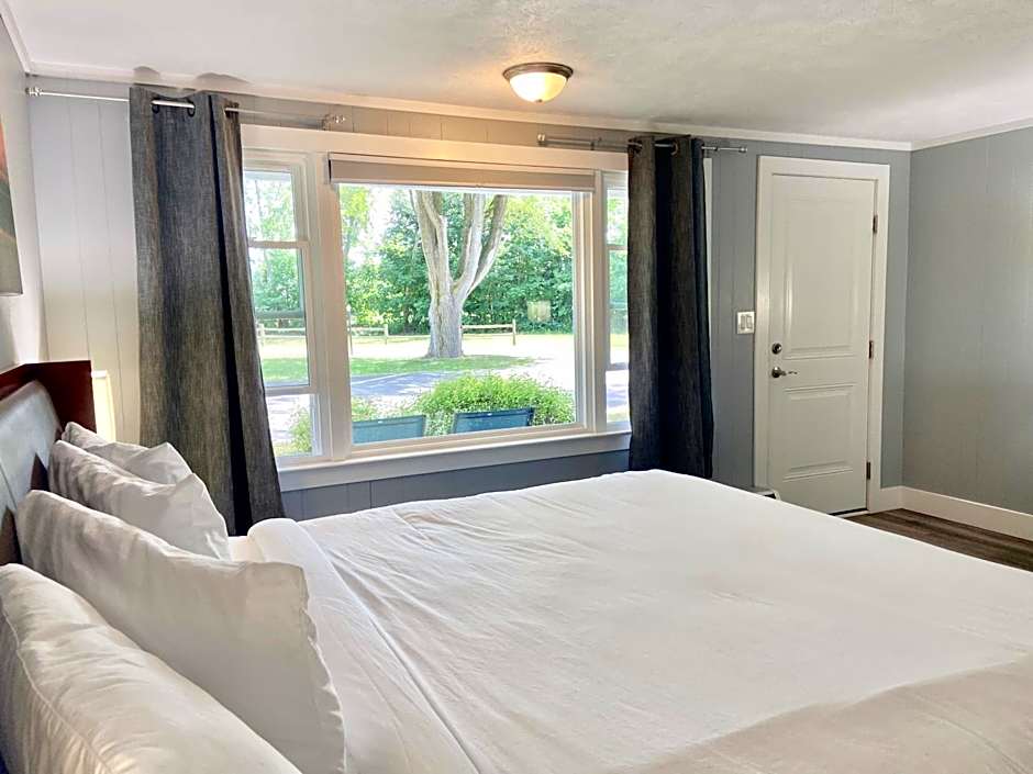 Elk Rapids Lakeshore Inn