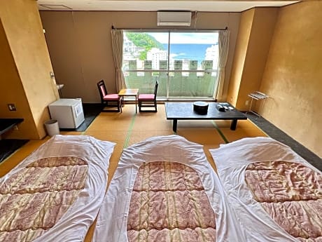 Quadruple Room with Shared Bathroom