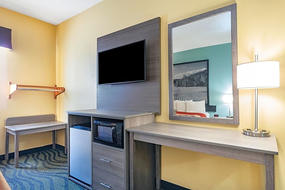 Super 8 by Wyndham Kokomo