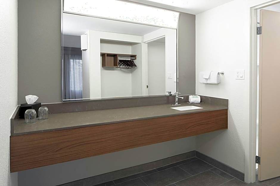 Courtyard by Marriott Chesapeake Greenbrier