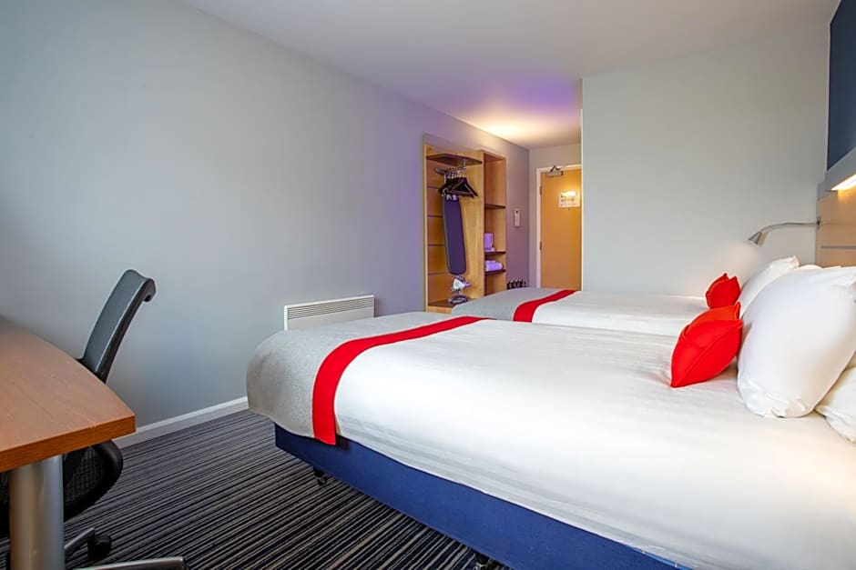 Holiday Inn Express Dunfermline By IHG