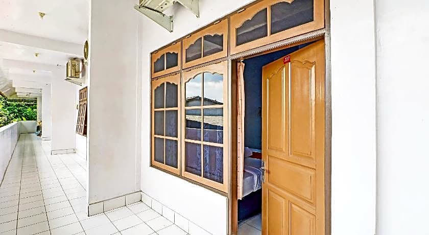 SUPER OYO 1356 Gusti Residence