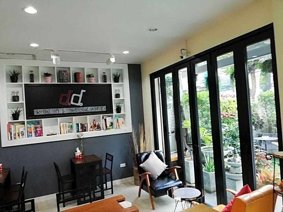 Double D Rooms Cafe