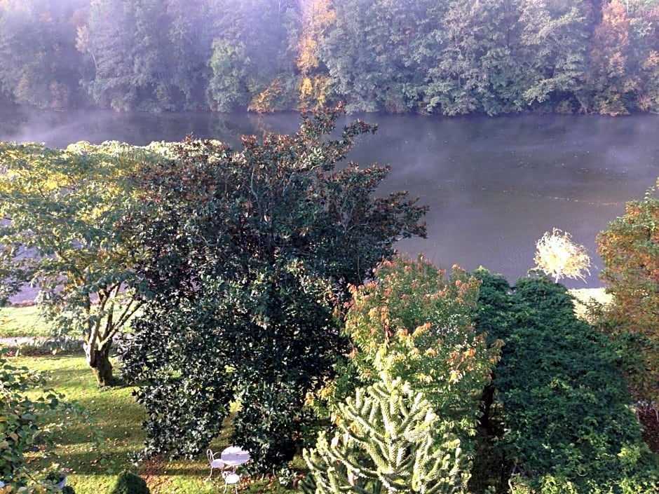 Le Manoir des Pélies Gîte et Chambres d'hôtes de charme à 7kms de Conques Spa, Piscine, Rivière, Thermes de Cransac