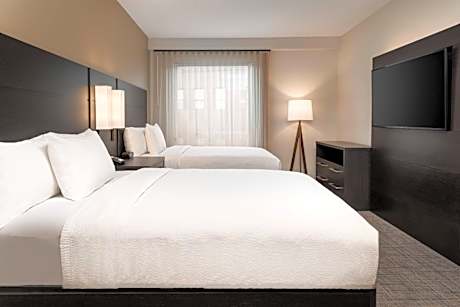 1 Bedroom Larger Suite, 2 Queen, Sofa bed, City view