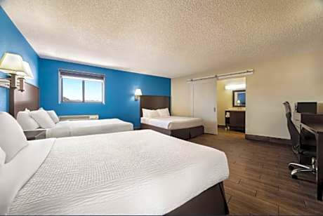 3 Queen Beds Non-Smoking