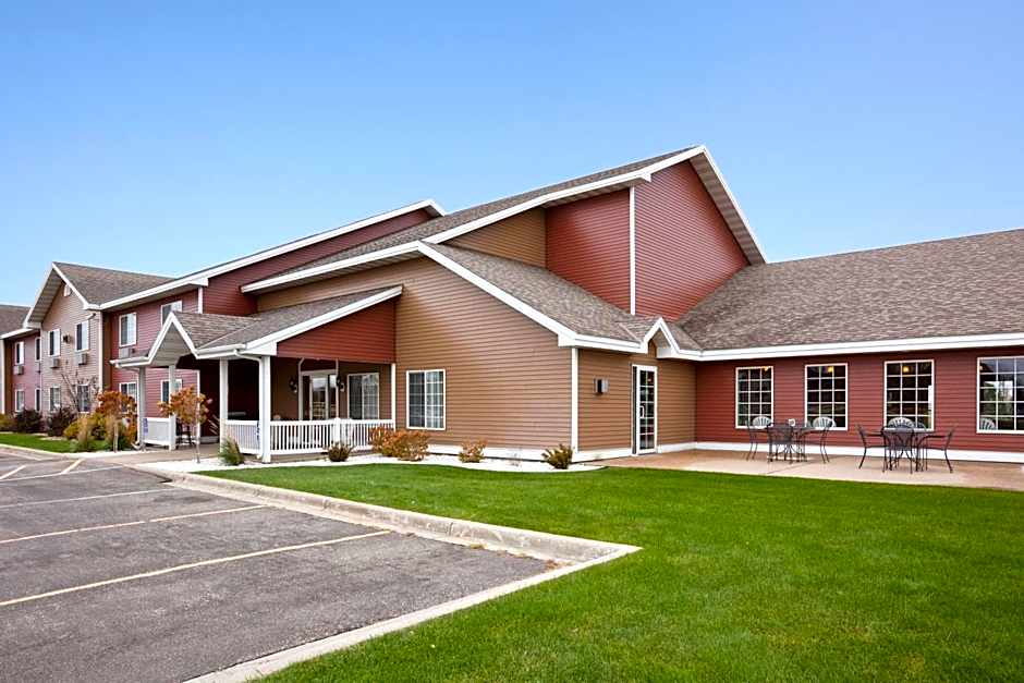 Paynesville Inn & Suites