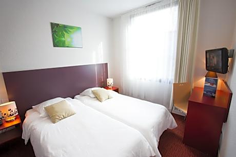 Twin Room (1-2 Adults)