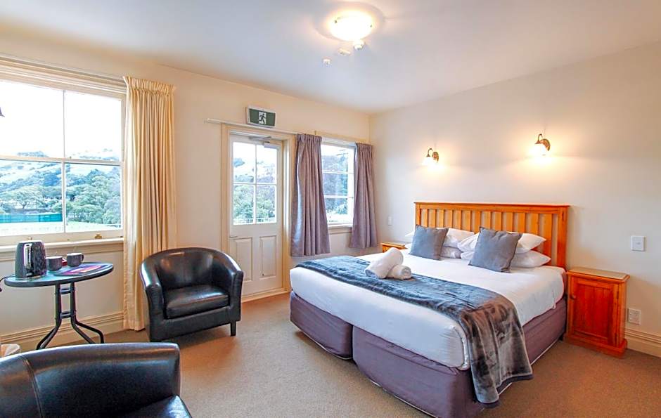 The Grand Hotel & Bar - Akaroa