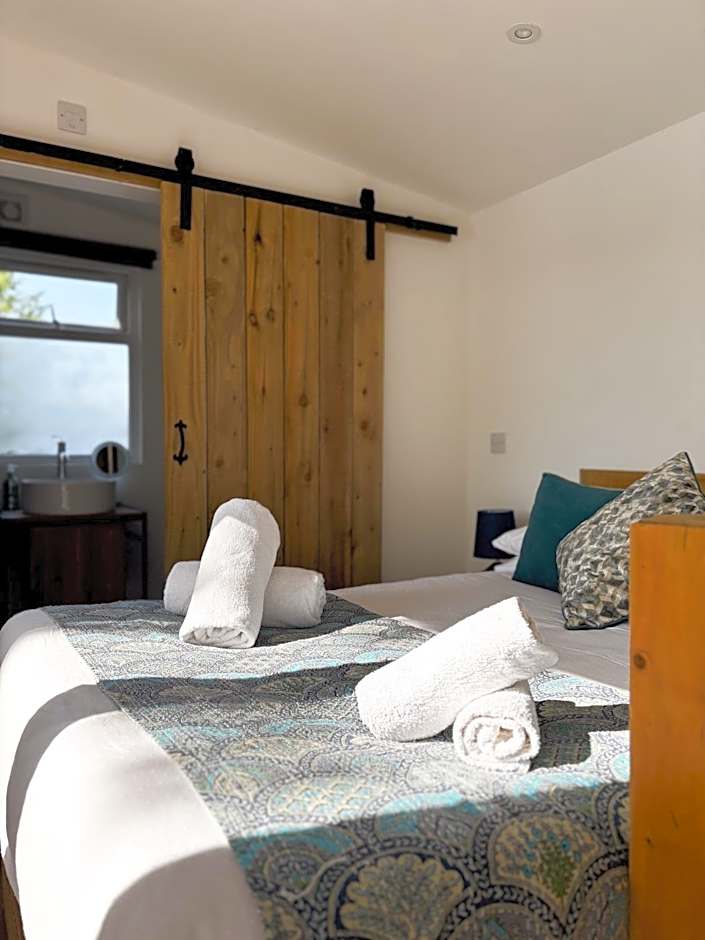 Lakeside Lodge- 'Swallow'