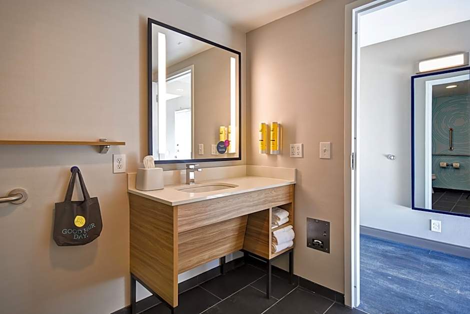 Tru by Hilton Louisville Airport, KY