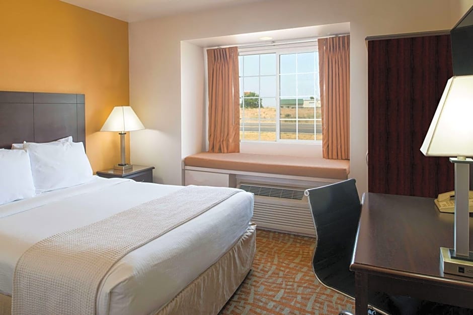 Days Inn & Suites by Wyndham Spokane Airport Airway Heights