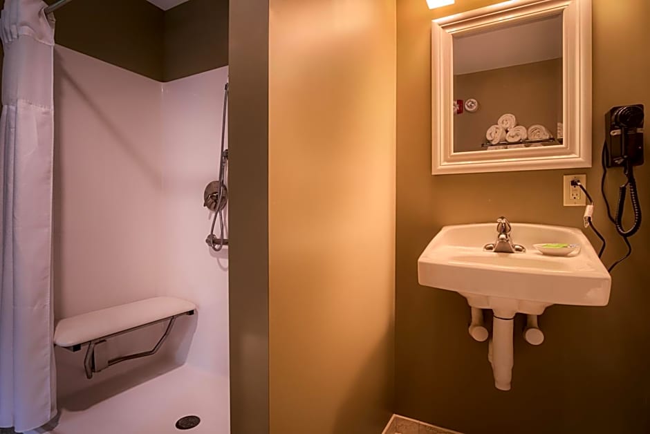 Sun & Ski Inn and Suites