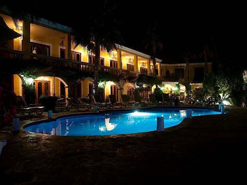 El Encanto Inn