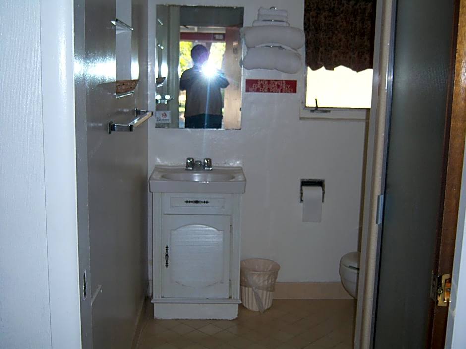 Shasta Dam Motel