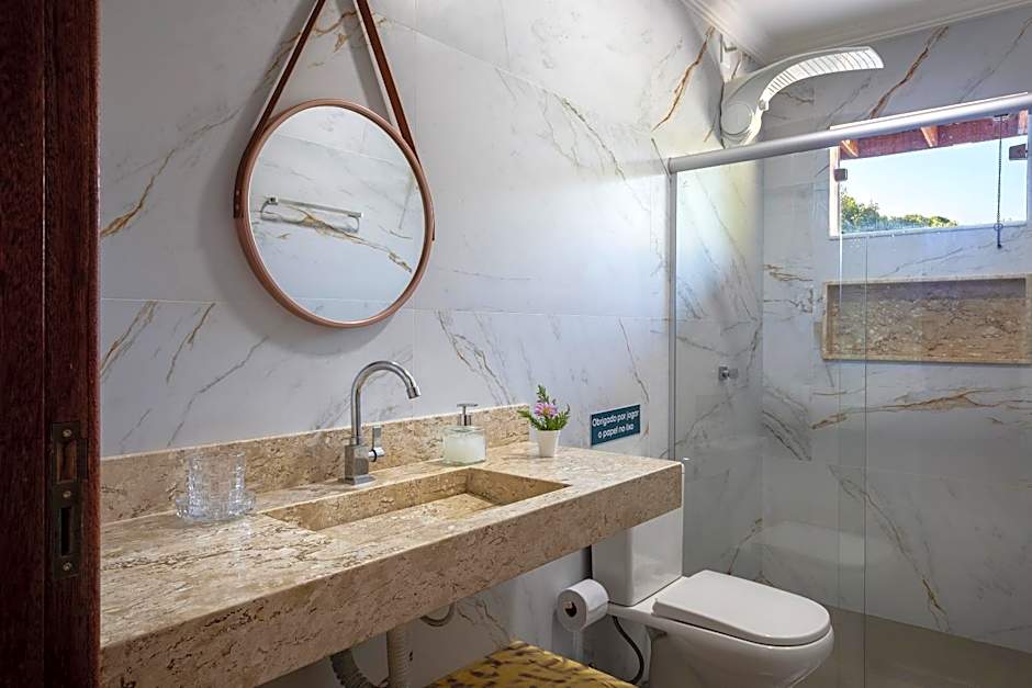 Muito espaço para criançada brincar! Casa com Piscina e Churrasqueira Privativa! Até 14Pax