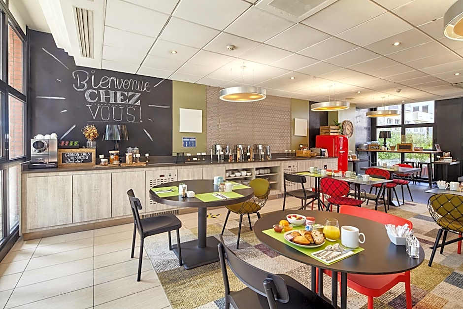B&B HOTEL Saint-Quentin-en-Yvelines Centre Gare 4 etoiles