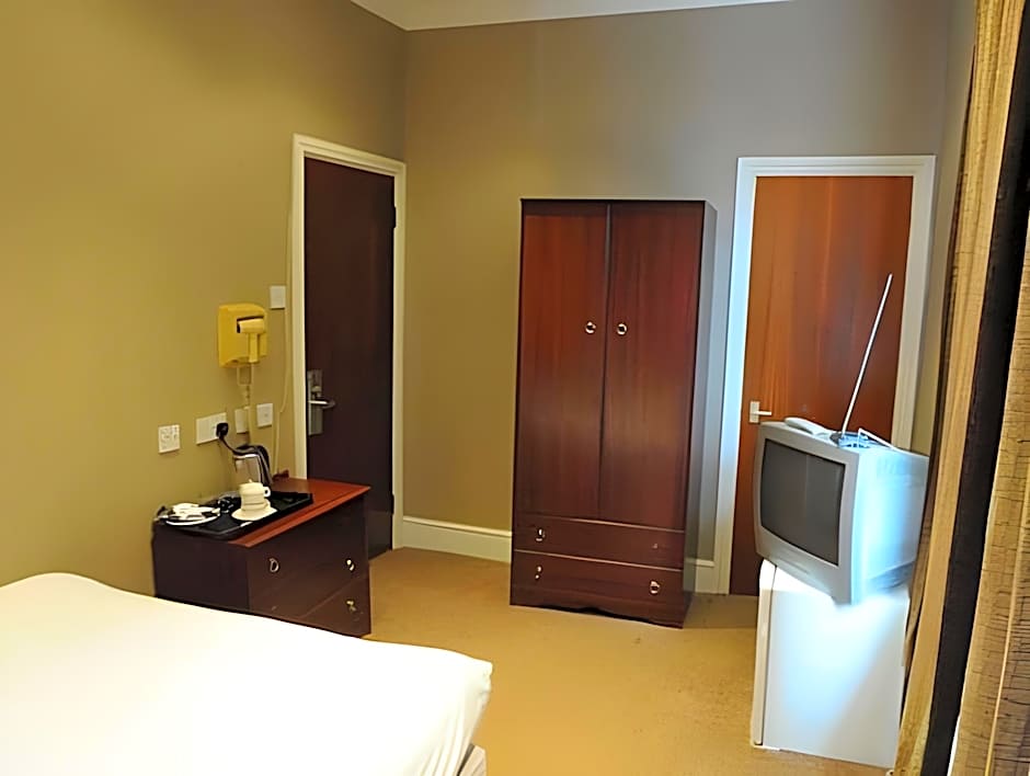 Photo 1 of 2 of Double Room