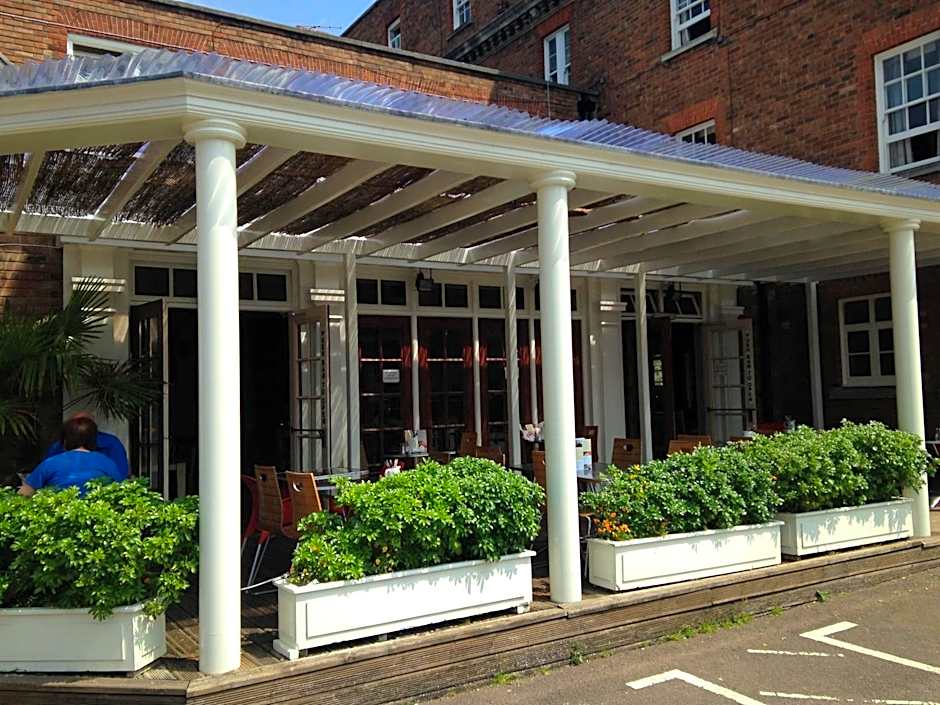 The Broadway Hotel and Carvery