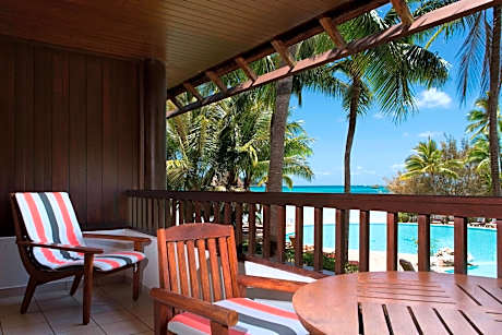 Guest Room, 1 King, Poolside View, Balcony