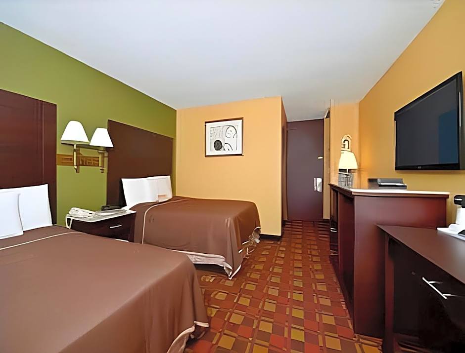 Howard Johnson by Wyndham Clifton NJ