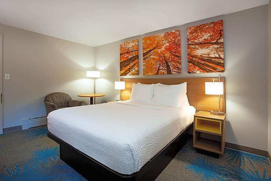 Days Inn by Wyndham Marquette