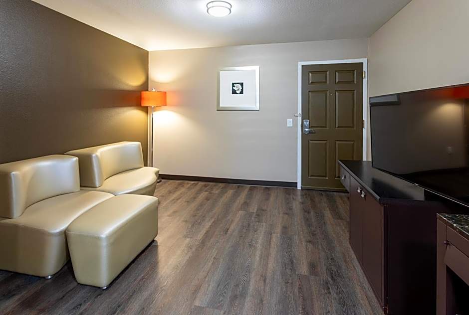 Grandstay Hotel & Suites