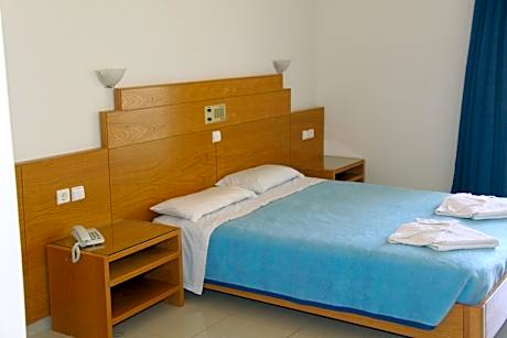 Standard Room (2 Twin Beds)