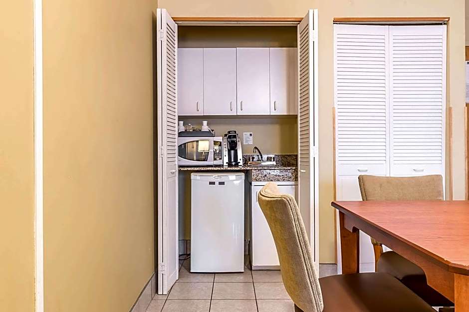 Quality Inn & Suites Hawkesbury