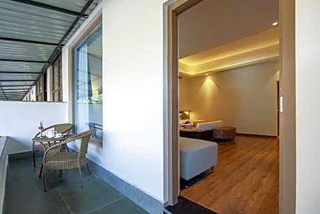 Valley View Super Premier Room with Sit-Out