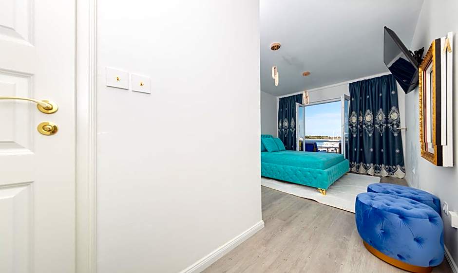 Boutique Residence Sundays