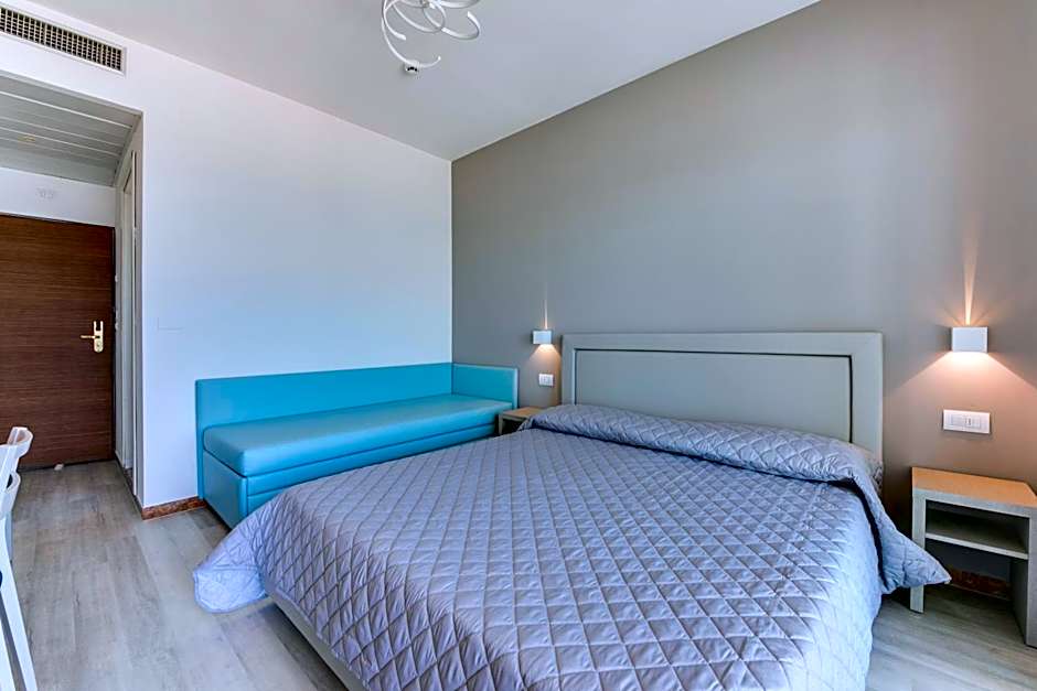 MARITTIMO Riccione - Hotel Clipper FRONTE MARE