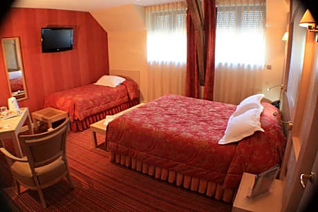 Family Queen Room