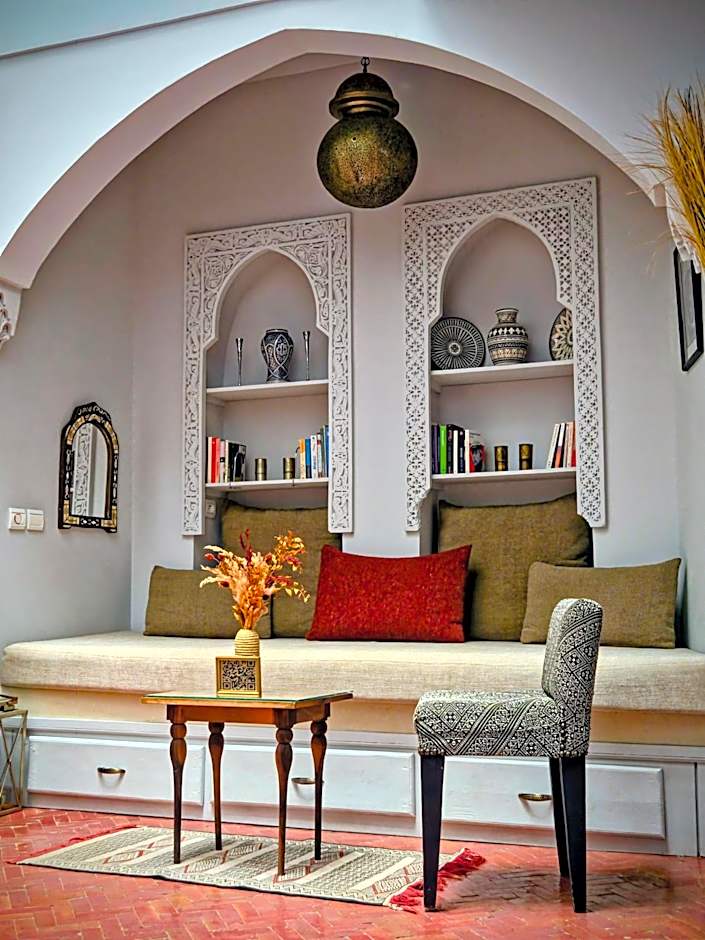 Riad Laly Tourisme Eclairé Le bijou de la medina