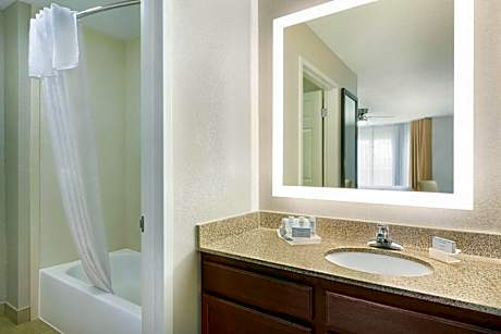 2 King Hearing Accessible Suite Non-Smoking