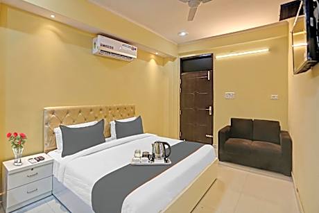 Collection O Holidays Inn and Banquet