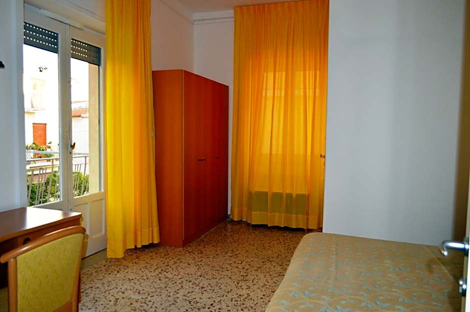 Foto 1 de 15 de 1 Double Bed or 2 Beds