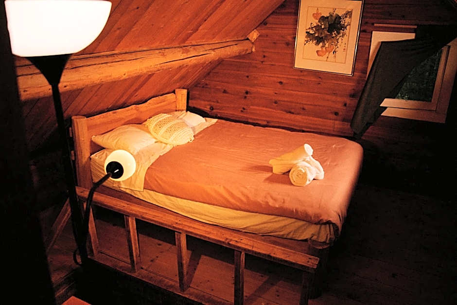 Rustic Woodland Cabin at Beaverfoot