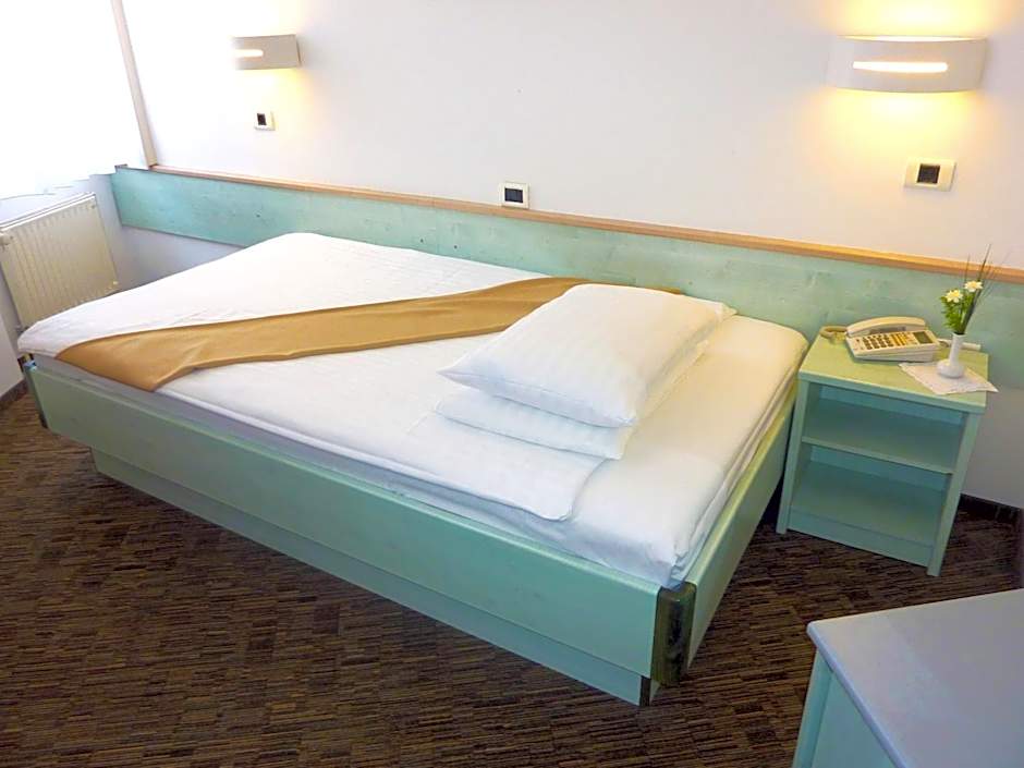 Lipa, Hotel & Bistro