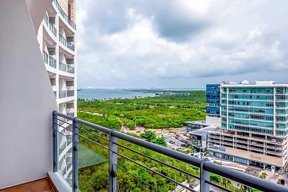 Krystal Urban Cancun-Malecon
