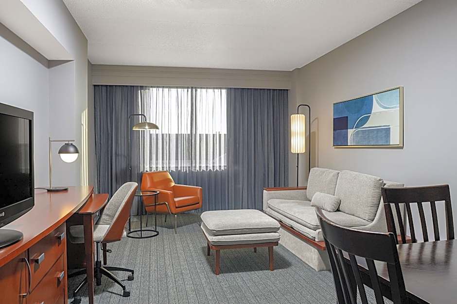 Courtyard by Marriott Long Island MacArthur Airport