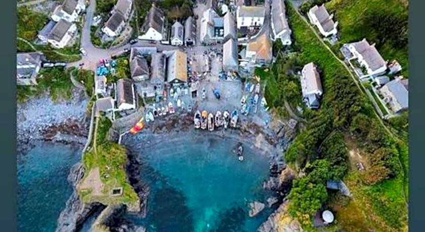 Cadgwith Cove Inn